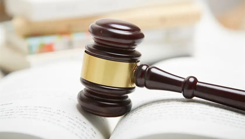 刑事诉讼中止与中断的事由有哪些?如何应对诉讼中止的发生?