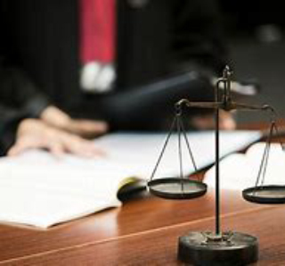 盗刷信用卡的立案标准是什么？信用卡诈骗盗刷银行有责任吗?