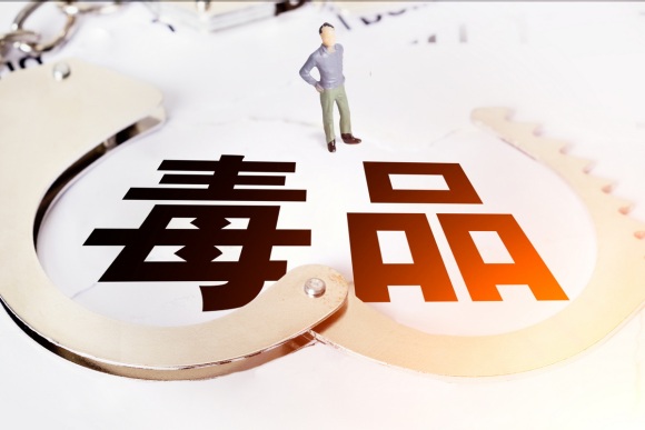 强致他人吸毒怎么判